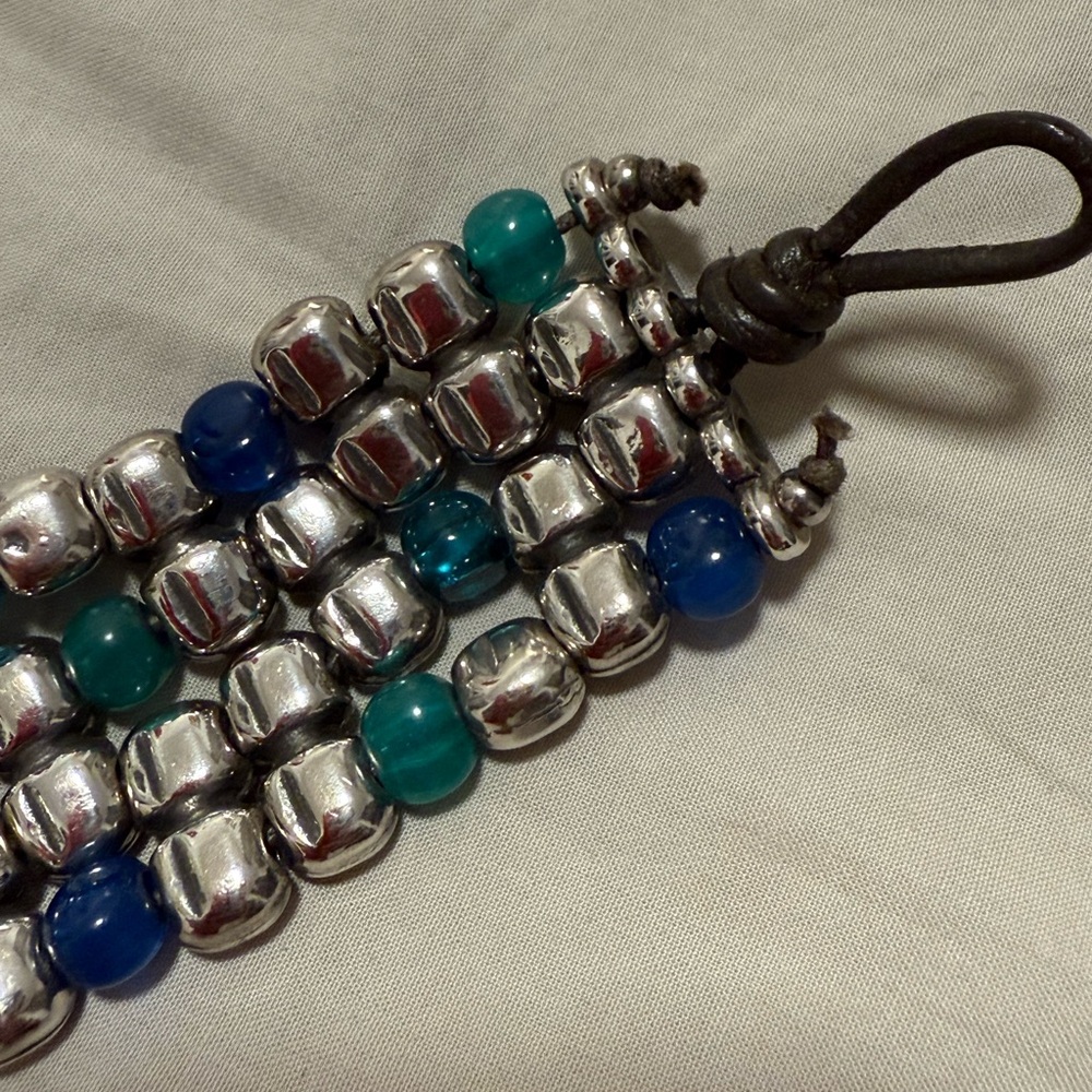 UNO de 50 Silver Beaded Bracelet with Blue and Green Accents and leather. - Picture 4 of 12